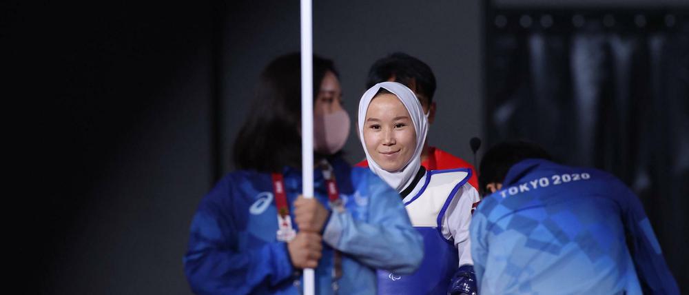Zakia Khudadadi verlor ihren Auftaktkampf gegen Ziyodakhon Isakova aus Usbekistan mit 12:17 Punkten.
