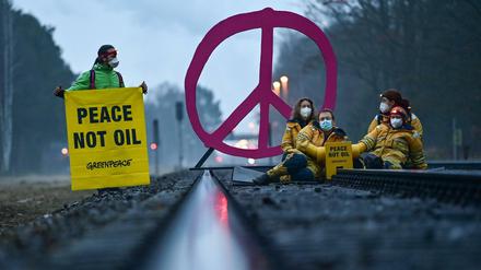 Alle Räder stehen still: Über dieses Gleis erreichte am Dienstagmorgen kein Zug die Rosneft-Raffinerie in Schwedt.