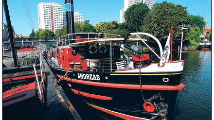 Historischer Hafen Berlin Mitte, der Dampfschlepper "Andreas" von Binnenschiffer Alfred Wunsch.