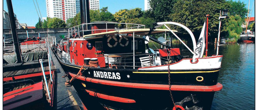 Historischer Hafen Berlin Mitte, der Dampfschlepper "Andreas" von Binnenschiffer Alfred Wunsch.