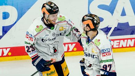 In Mannheim setzten die Eisbären sich mit 4:0 durch und zeigten sich selbst überrascht von dem Erfolg.