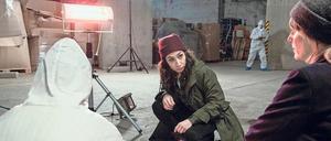 Erste Spuren. Kommissarin Tessa Ott (Carol Schule, links) und ihre Kollegin Isabelle Grandjean (Anna Pieri Zuercher) am Fundort der Leiche. 
