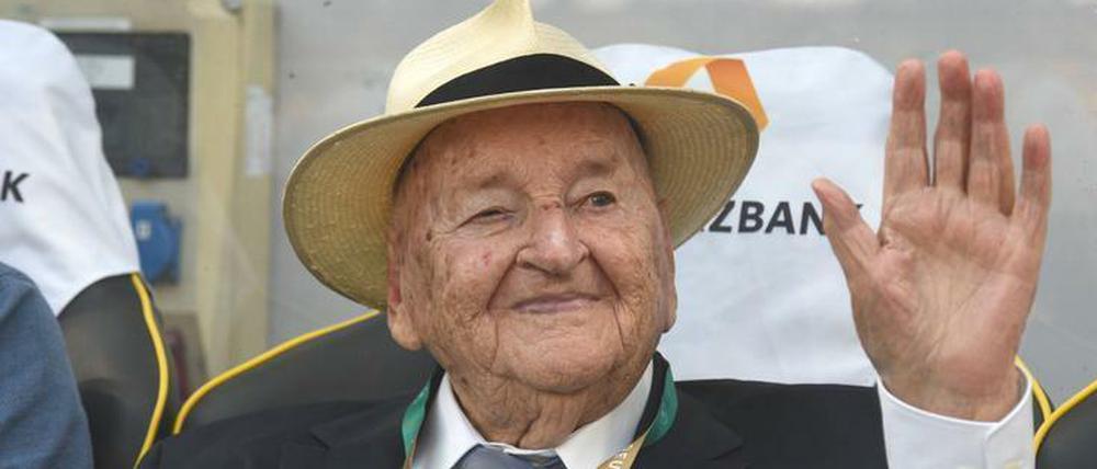 Egidius Braun bei einem seinen letzten öffentlichen Auftritte 2019 anlässlich eines Länderspiels in Aachen.