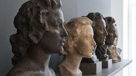 Georg Kolbe schuf zahlreiche Bildnisse seiner Frau Benjamine. Eine Ausstellungsansicht aus dem Kolbe-Museum.