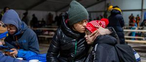 Halt geben in der Fremde. Wie Larissa, ihre Tante und deren Söhne sind bereits Zehntausende Kriegsflüchtlinge aus der Ukraine in Berlin angekommen.