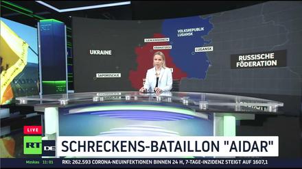 Trotz Verbot weiter auf Sendung: die deutschsprachige Ausgabe von Russia Today, die am 16. März 2022 über ein angebliches Gefangenenlager des ukrainischen "Schreckens-Bataillons Aidar" berichtete. 