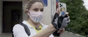 Szene aus "F@ck this Job", einer Doku über den jetzt abgeschalteten unabhängigen Sender Doschd TV. 