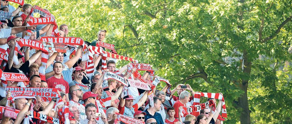 Ohne Masken in den Sommer: Bei Großveranstaltungen entfallen auch die Zuschauerbegrenzungen.