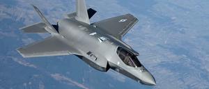 Auf diesem von der U.S. Air Force zur Verfügung gestellten Bild fliegt eine F-35 Lightning II der U.S. Air Force über Polen.