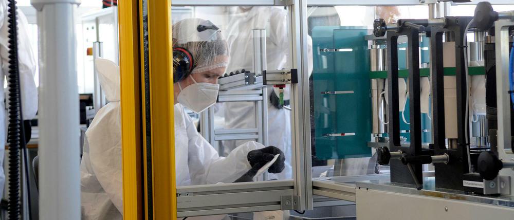 FFP2-Schutzmaskenproduktion in Berlin: Viele Unternehmen, die sich an der Umfrage beteiligten, kamen aus der Industrie.