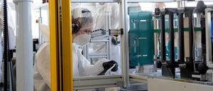 FFP2-Schutzmaskenproduktion in Berlin: Viele Unternehmen, die sich an der Umfrage beteiligten, kamen aus der Industrie.