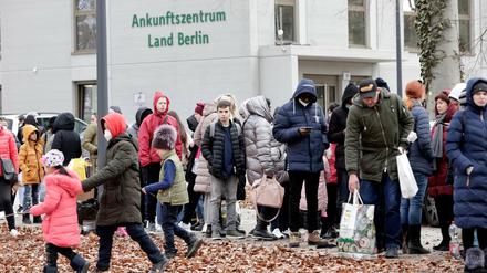 Umsonst gewartet: Die vom Bundesinnenministerium geschickten Busse kamen viel zu spät. Die Menschen wurden zurück geschickt.