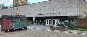 Landnahme. Sasha Kurmaz’ Installation „The Tempel of Transfiguration“ die Pop-up-Kapellen, mit denen die Ukrainisch-Orthodoxe Kirche des Moskauer Patriarchats öffentliche Räume in der Ukraine besetzt. 