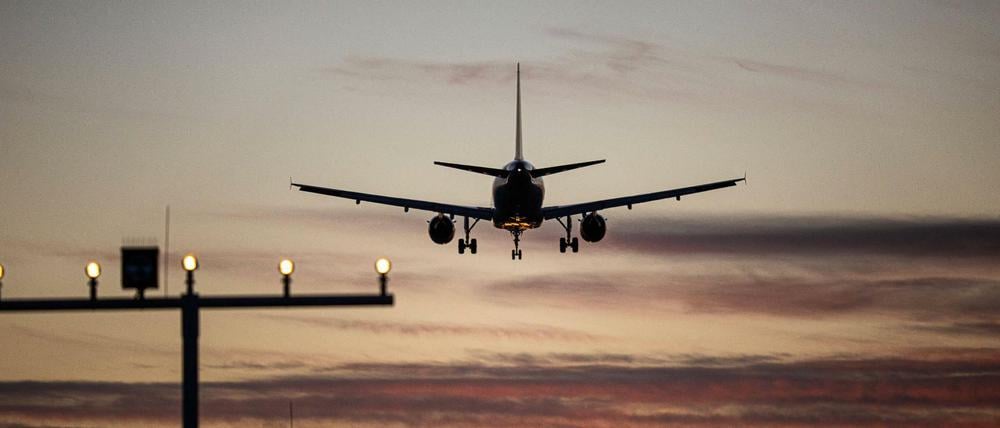 Auch an mehreren anderen Airports hatte Verdi die Kontrolleure dazu aufgerufen, den ganzen Tag die Arbeit niederzulegen. 