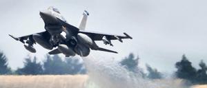 Ein US-Militärflugzeug ist am Freitagabend offenbar in Norwegen abgestürzt.