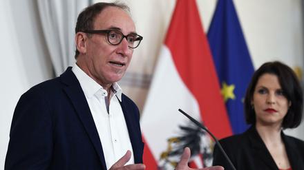 Österreichs Gesundheitsminister Johannes Rauch ist erst kurz im Amt und verschärft schon die Maßnahmen wieder.