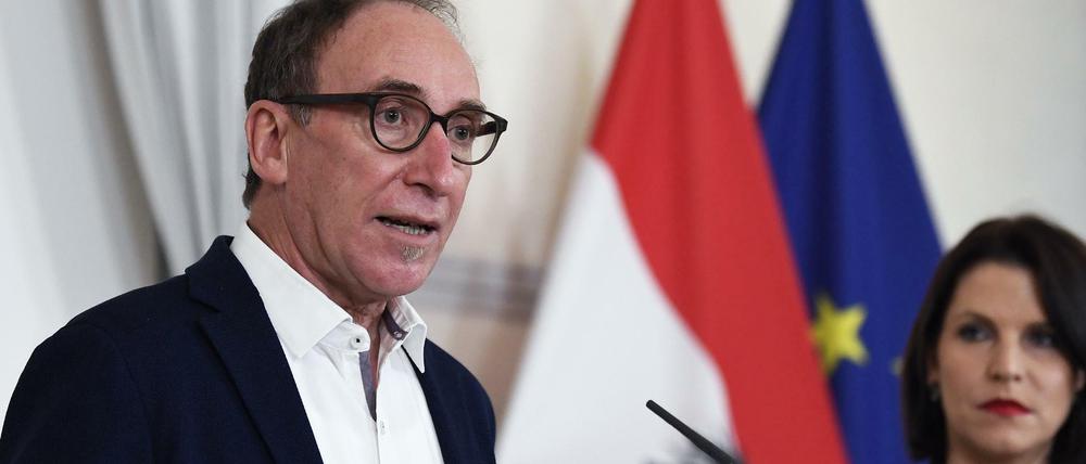 Österreichs Gesundheitsminister Johannes Rauch ist erst kurz im Amt und verschärft schon die Maßnahmen wieder.