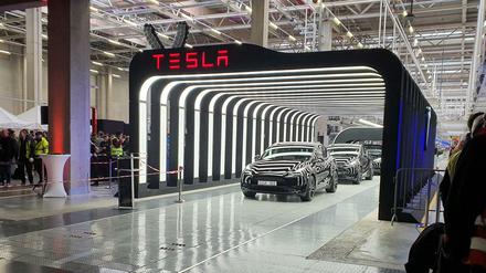 Delivery Day: Die ersten 30 Kunden sollten am Dienstag ihre Teslas erhalten.