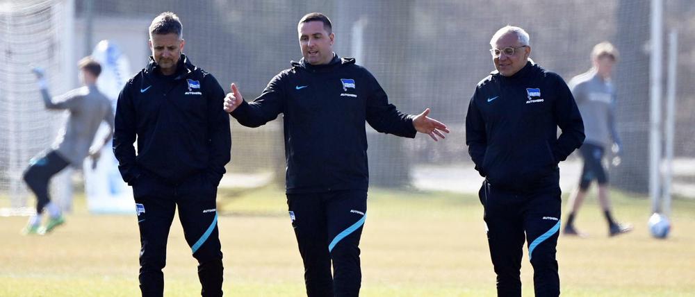 Mark Fotheringham (Mitte) dürfte Felix Magath (r.) ersetzen.