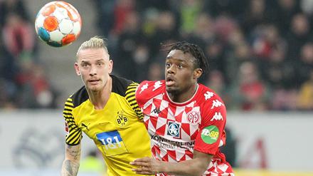 Enges Duell. Anderson Lucoqui (rechts) war mit den Mainzern lange ein gleichwertiger Gegner für den BVB. 