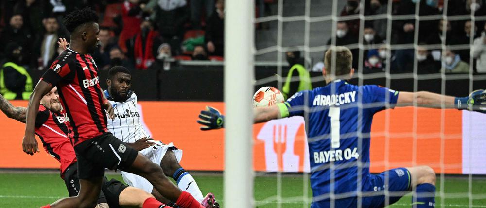 Musste zum Schluss hinter sich greifen: Lukas Hradecky.