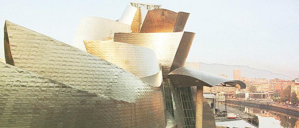 Wo einst die Schiffe mit Stahl beladen wurden. Das Bilbao Guggenheim am Ufer des Nervión. 