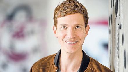 Arndt Breitfeld ist Reporter des Rundfunk Berlin-Brandenburg. Am Dienstagabend um 22 Uhr 50 läuft sein Film „Eine Mama – 100 Babys“ über eine Pflegemutter aus Berufung in der ARD. 