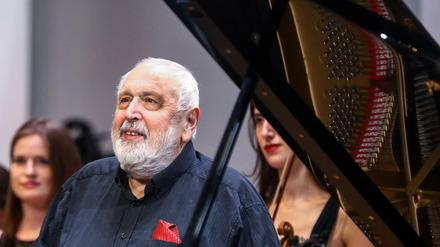 Michail Jurowski im Jahr 2019 bei einem Konzert des Russian National Youth Symphony Orchestra.