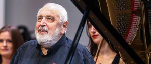 Michail Jurowski im Jahr 2019 bei einem Konzert des Russian National Youth Symphony Orchestra.