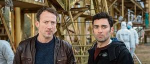 Ermitteln in einem Internat. Thorsten Falke (Wotan Wilke Möhring, l.) und der neue Kollege Felix Wacker (Arash Marandi). 