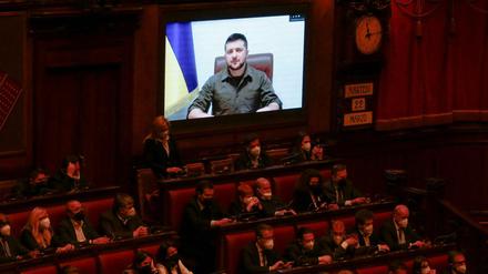 Selenskyi spricht via Video vor dem italienischen Parlament.