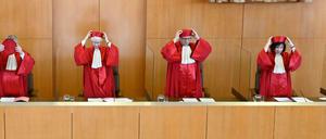 Der Zweite Senat des Bundesverfassungsgerichts bei der Urteilsverkündung am Dienstag.