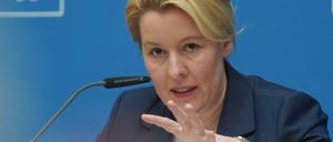 Franziska Giffey (SPD), Regierende Bürgermeisterin von Berlin, spricht auf einer Pressekonferenz nach der Sitzung des Senats.