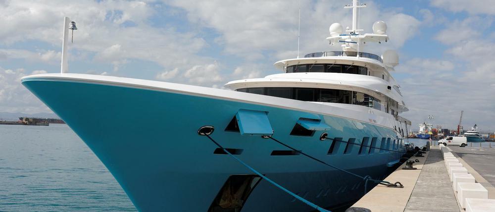 Eine Yacht, die dem russischen Oligarchen Dmitrievich Pumpyansky gehört.