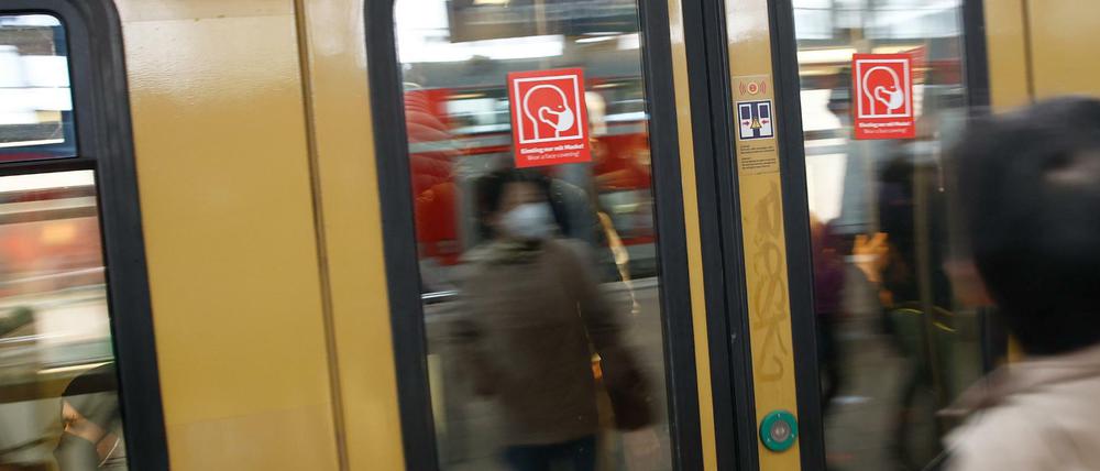 Die 3G-Regel in Zügen der Deutschen Bahn fällt seit Sonntag weg.