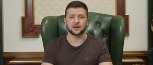 Der ukrainische Präsident Wolodymyr Selenskyj teilte das Verbot prorussischer Parteien in einer Videobotschaft mit.
