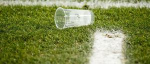 Fußball-Bundesligist VfL Bochum erwägt nach dem Skandalspiel ein Alkoholverbot auf den Tribünen