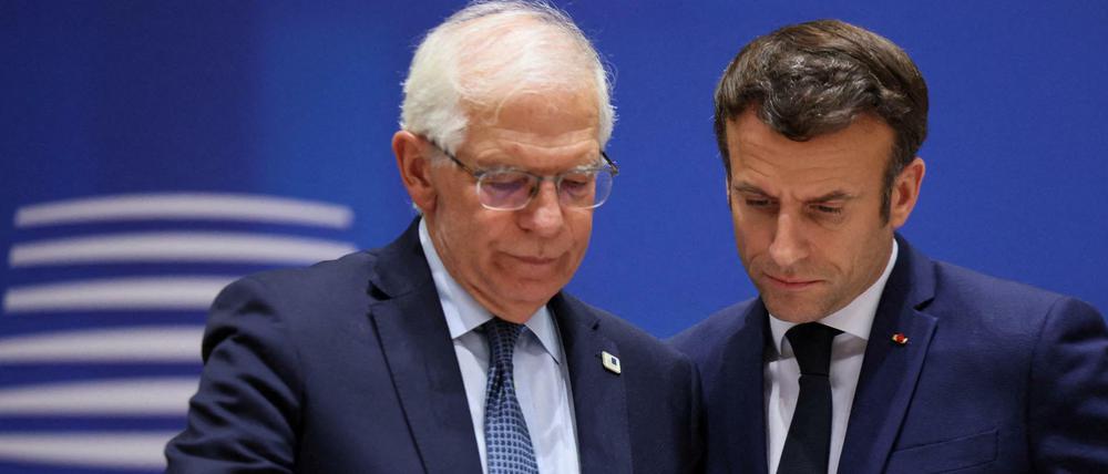 EU-Chefdiplomat Josep Borrell und Frankreichs Präsident Emmanuel Macron beim EU-Gipfel in Brüssel