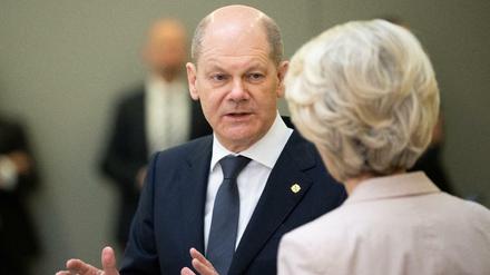 Bundeskanzler Olaf Scholz und EU-Kommissionspräsidentin Ursula von der Leyen beim EU-Gipfel in Brüssel