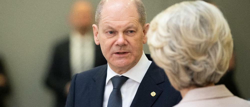 Bundeskanzler Olaf Scholz und EU-Kommissionspräsidentin Ursula von der Leyen beim EU-Gipfel in Brüssel