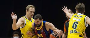 Mit vereinten Kräften. Auf Luke Sikma (links) und Malte Delow (rechts) wartet gegen Nikola Mirotic eine ganz schwere Aufgabe. Der spanisch-montenegrinische Power Forward ist der bestbezahlte Basketballer Europas.