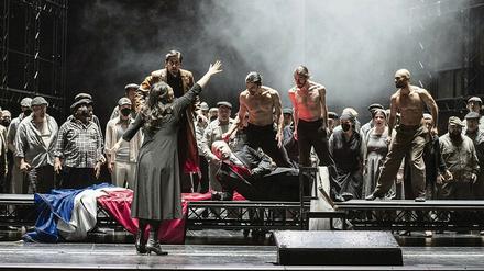 Es geht dramatisch zu in Verdis Oper. Szene mit Hulkar Sabirova, Roberto Tagliavini und Thomas Lehman.