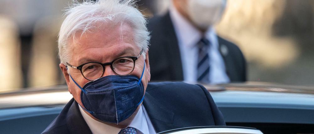 Bundespräsident Frank-Walter Steinmeier hat sich mit dem Coronavirus infiziert.