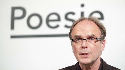 Der Lyriker Jürgen Nendza 2018 im Haus für Poesie.