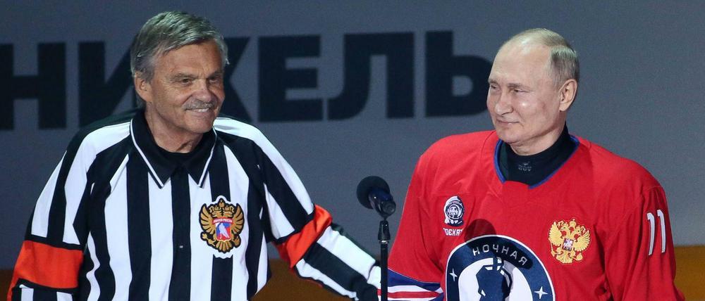 Rene Fasel steht Putin nahe und gerät immer stärker unter Druck, weil er sich nicht vom russischen Angriffskrieg gegen die Ukraine distanziert.
