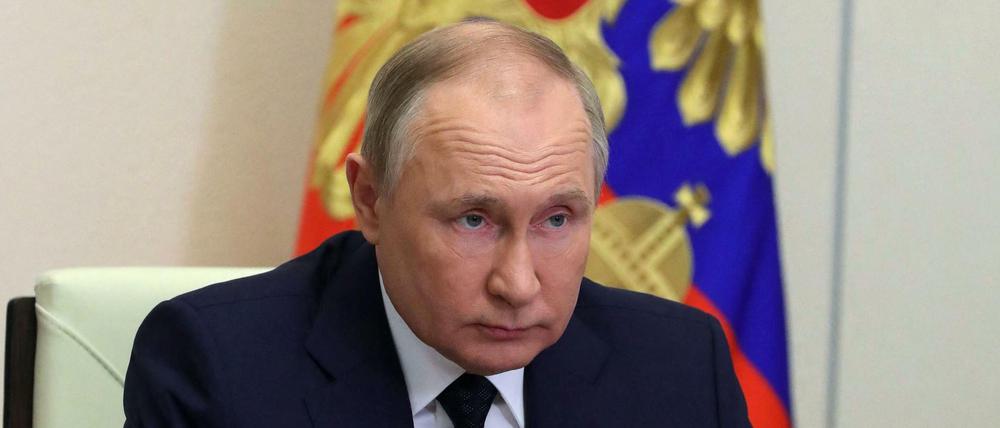 Wladimir Putin verkündet, dass der Westen Gaslieferungen nun in Rubel zahlen muss.