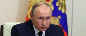Wladimir Putin verkündet, dass der Westen Gaslieferungen nun in Rubel zahlen muss. 