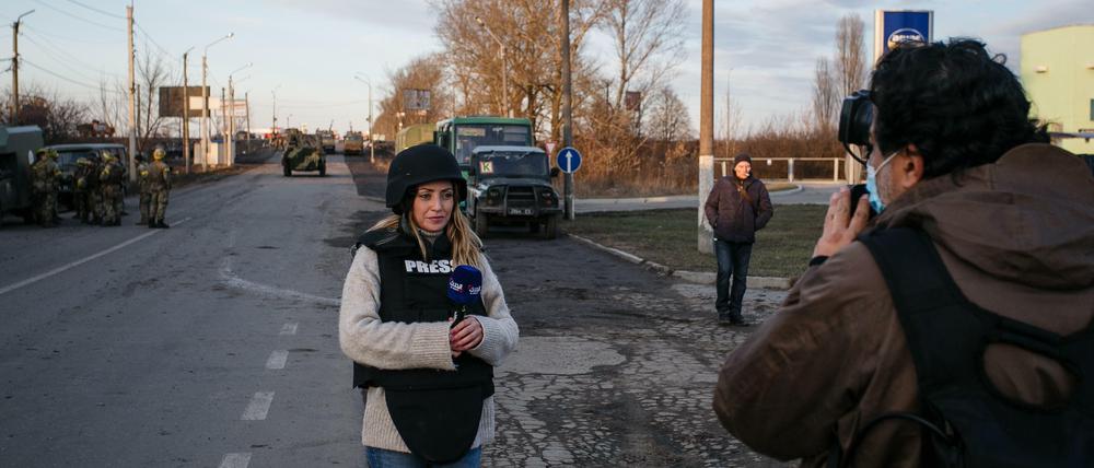 Viele ukrainische Filmschaffende entscheiden sich, vor Ort zu bleiben. Sie brauchen Helmen, Schutzwesten technisches Equipment und mehr.