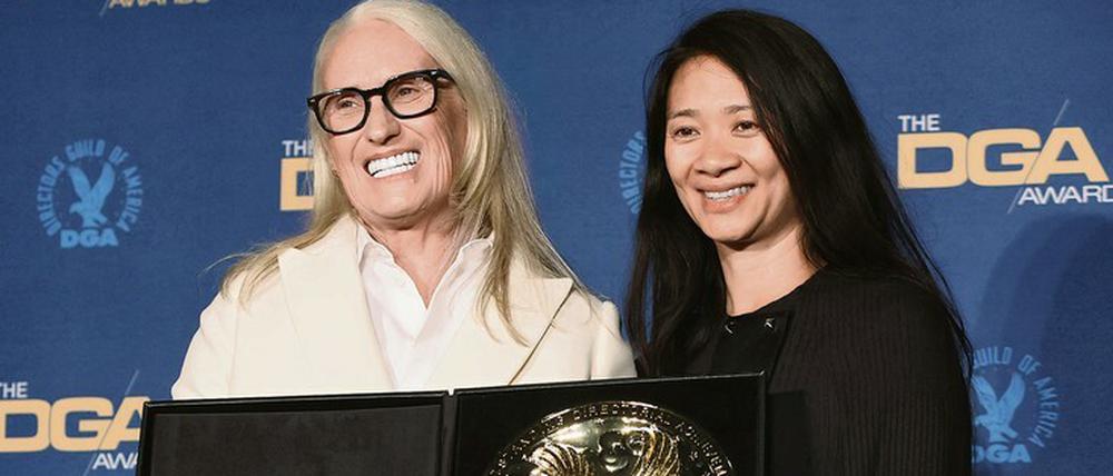 Allein zwölf Mal nominiert. Das Netflix-Epos „The Power of the Dog“ von Jane Campion – im Bild links neben der letztjährigen Oscar–Gewinnerin Chloe Zhao – hat bereits den Directors Guild of America gewonnen.