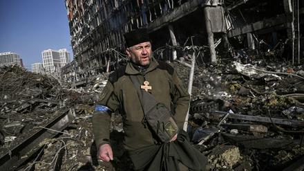Ein ukrainischer Armee-Geistlicher in Kiew
